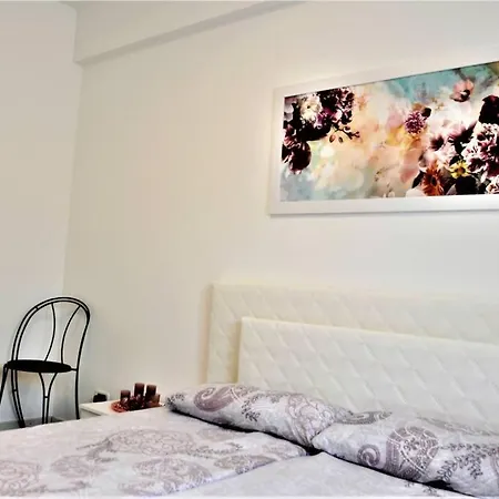アパート Ramone House With Garden インペリア